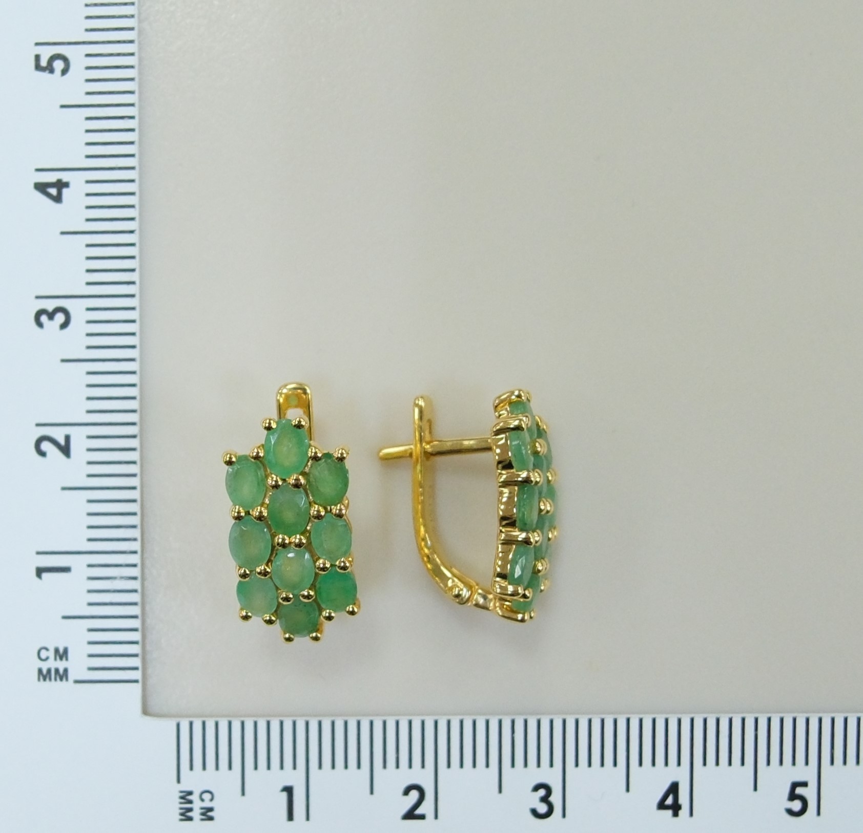 Серебряные серьги с изумрудами